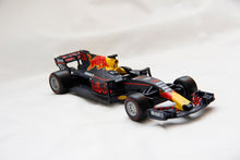 Load image into Gallery viewer, New Formula 1 Daniel Ricciardo 3 Red Bull Car Model RB13 F1 Racing Driver Hybrid 1:32